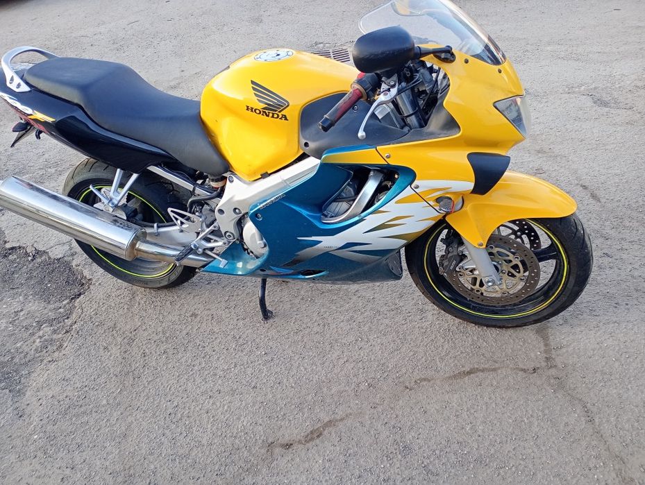 Dezmembrez motocicleta honda cbr 600f fabricatie 2000 piese honda cbr