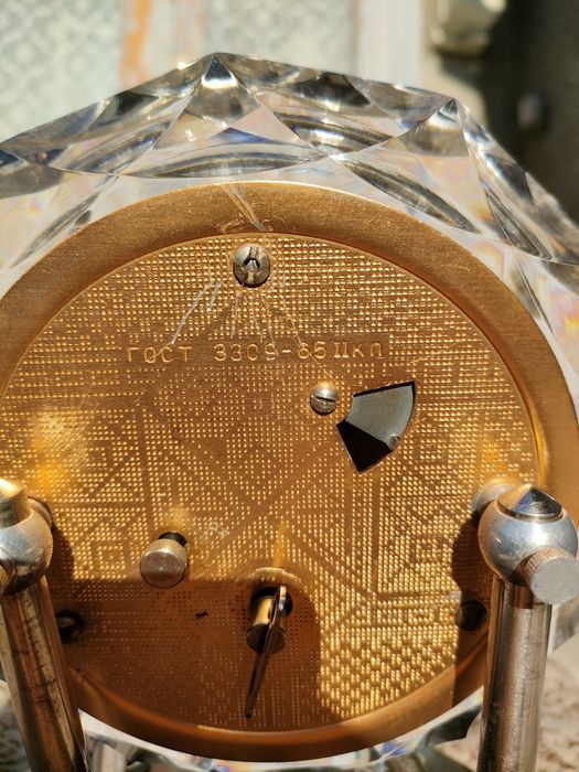 Vând ceas de masă în perfectă stare de funcționare.