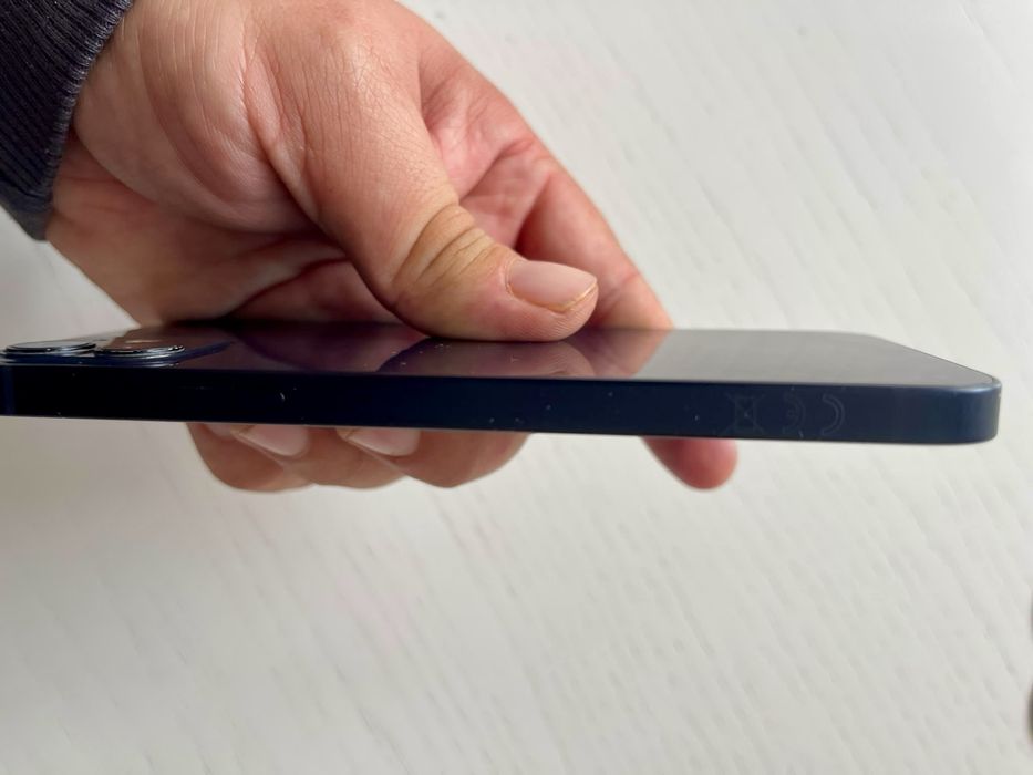 Vand telefon iphone 12