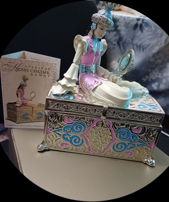 Продам шкатулку в национальном стиле.