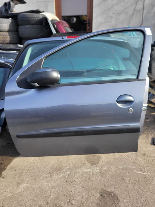 Vindem usa stanga fata Peugeot 206 Plus