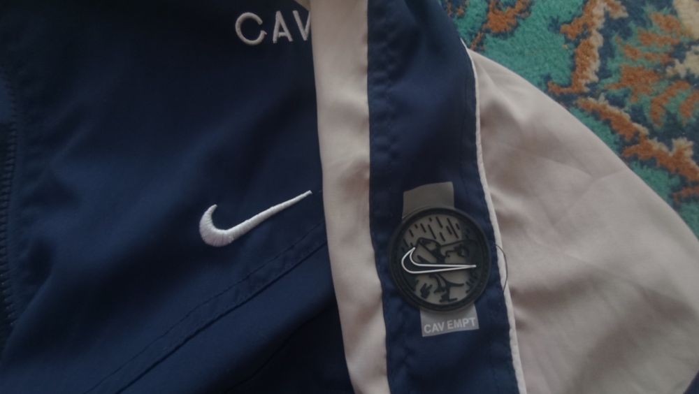 Продам ветровку(кофту) найк