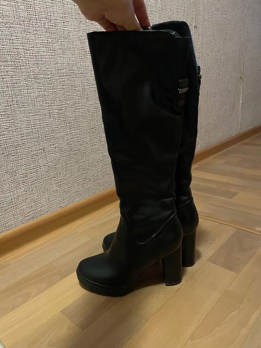 Сапоги на каблуке 35