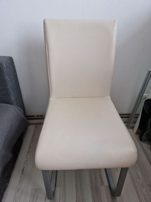 Set 4 scaune Jysk piele ecologica si cadru otel