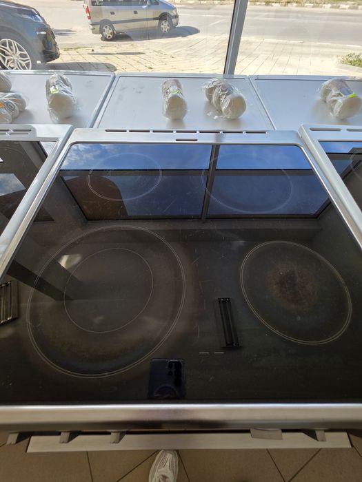 Свободностояща печка с керамични котлони Gorenje