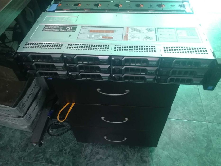 Продавам сървър на Делл - Dell PowerEdge R730dx 12xLFF + 2xSFF - 32GB DDR4 - 49TB дискове
