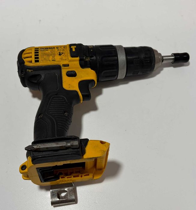 Винтоверт Dewalt DCD735