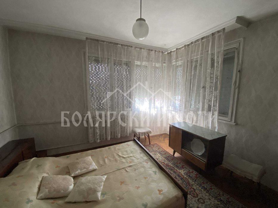 Продава се Тристаен апартамент в Велико Търново, Център - 115 кв.м за 1174 €/кв.м - Снимка #3