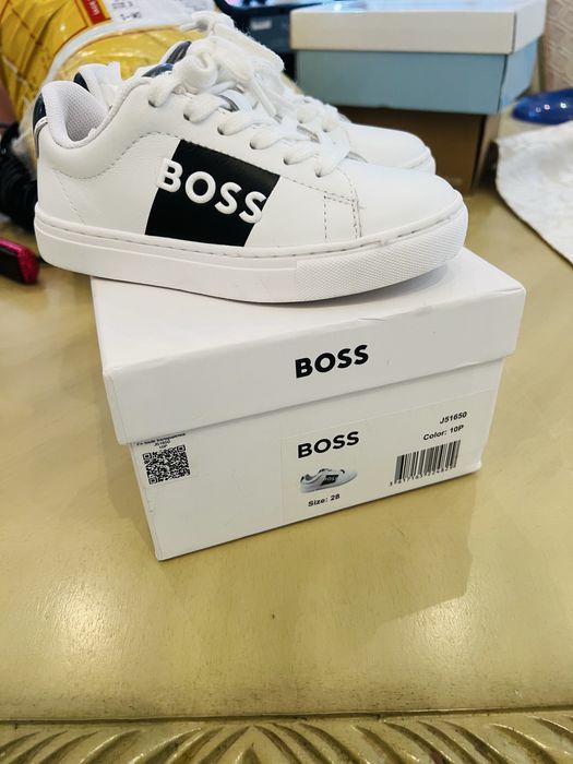 „Adidasi copii BOSS originali marimea 28 ca noi”
