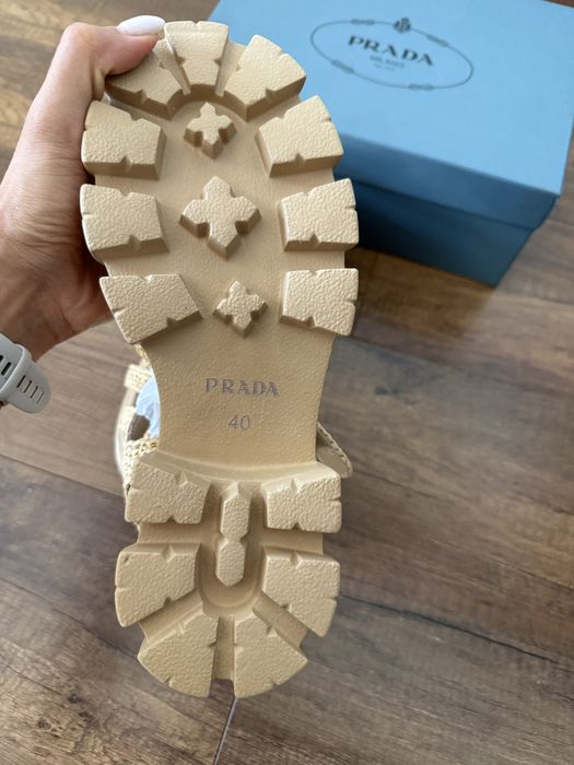 Плетени сандали Prada