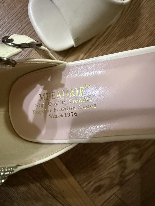 Продам босоножки женские