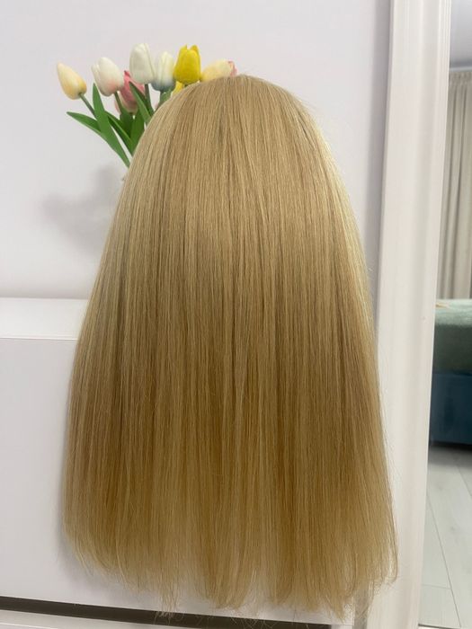 Peruca par natural blond opal cu breton 50 cm BuenoBia