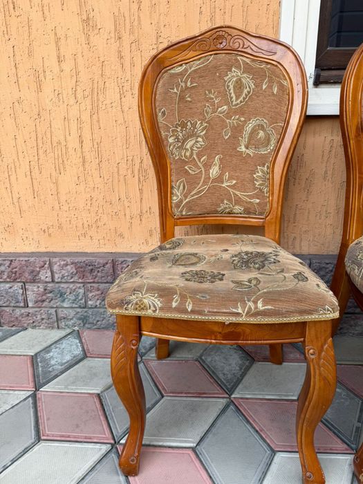 Продам столовые стулья