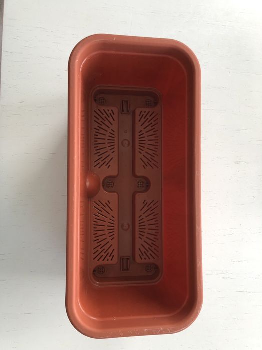 Горшок балконный