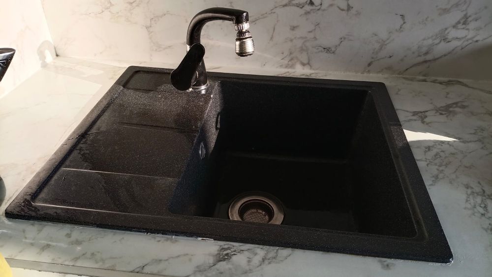 Продам кухонную мойку