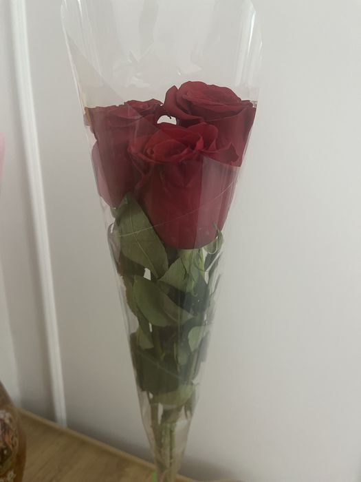 Розы красные 3 штук