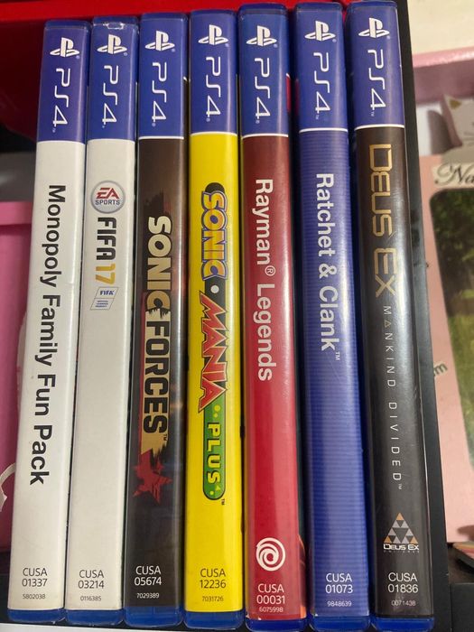 Vând ps4 1 TB + jocuri