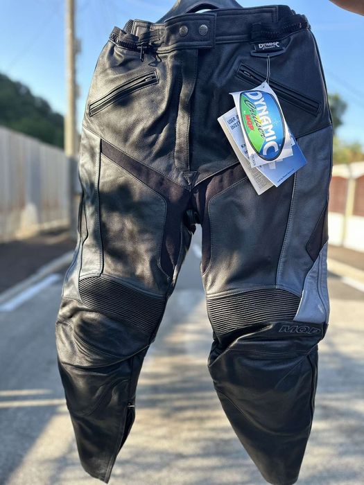 Мото панталони и гащеризони.