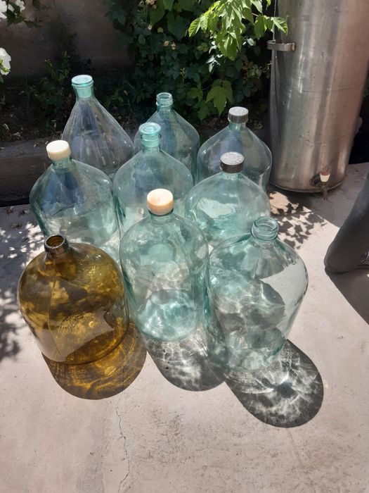 Продам бутили 20лит канистры 20лит