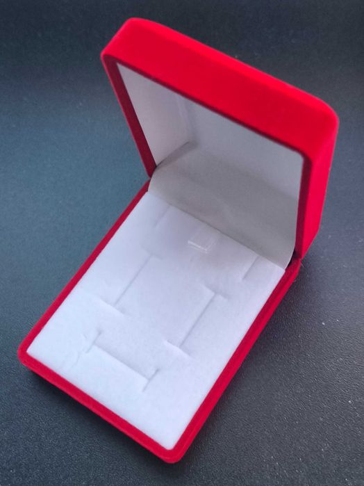 НА ЕДРО: Луксозни кадифени кутии за бижута (над 130 бр.) – ТОП ЦЕНИ