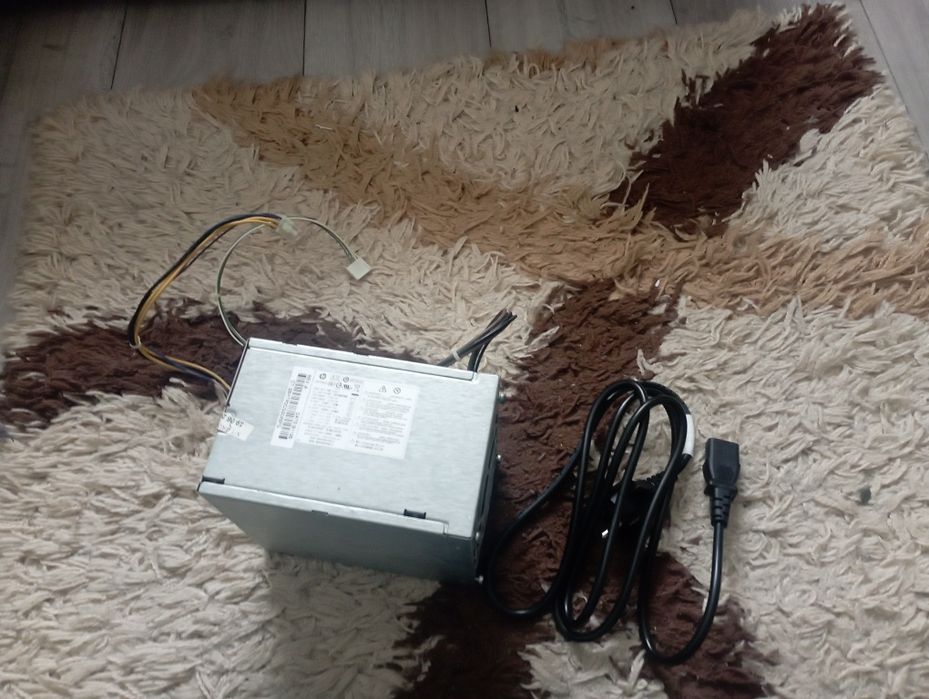 Vând sursa pc 100lei