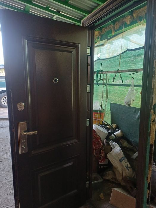 продам входную дверь