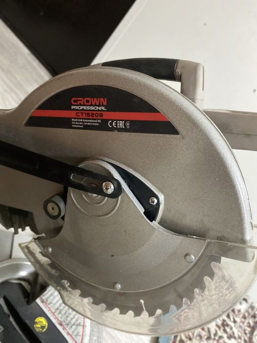 Пила торцовочная CROWN CT15208 торцовка