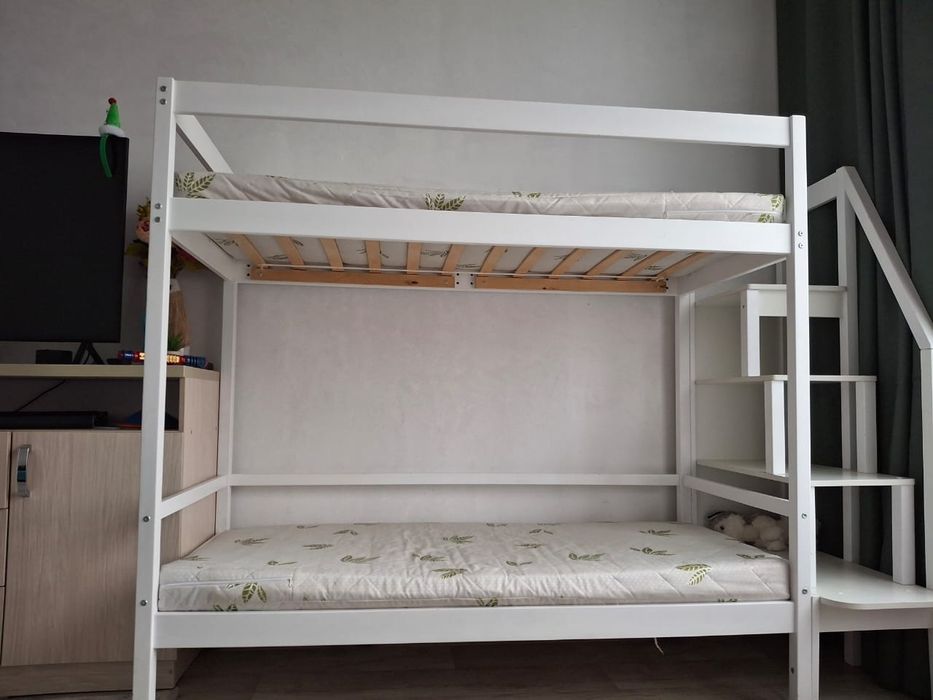 Продам кровать двухярусная