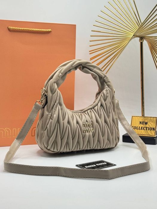 Geanta Miu Miu noua !!! Dimensiuni 26/13 !!!