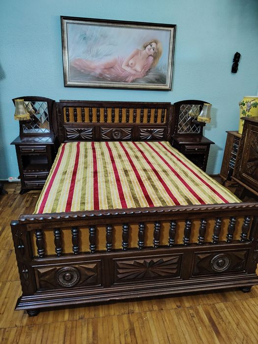 Mobilier dormitor, set format din dulap pat și noptiere