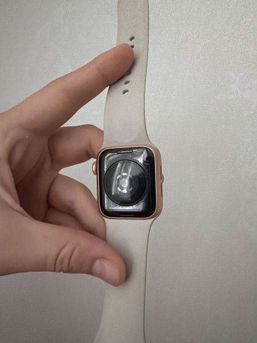 Apple Watch SE Gold 40 мм