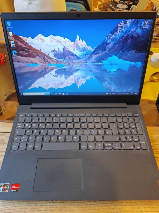 Laptop lenovo V15 Ada 2020 ryzen 5 3500U impecabil