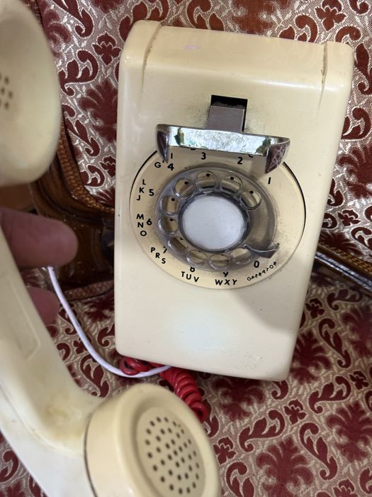 стар ретро телефон за стена канадски