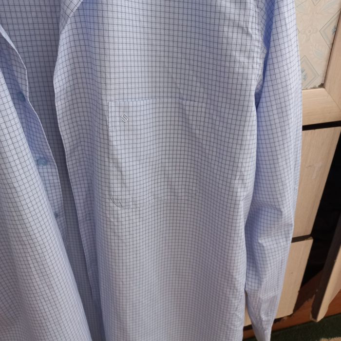 Продам рубашку белую вкрапинку