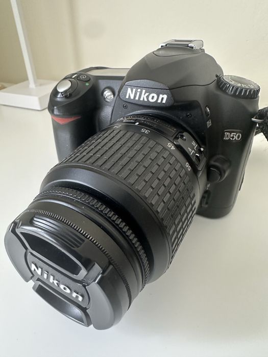 Nikon D50 със обектив и чанта