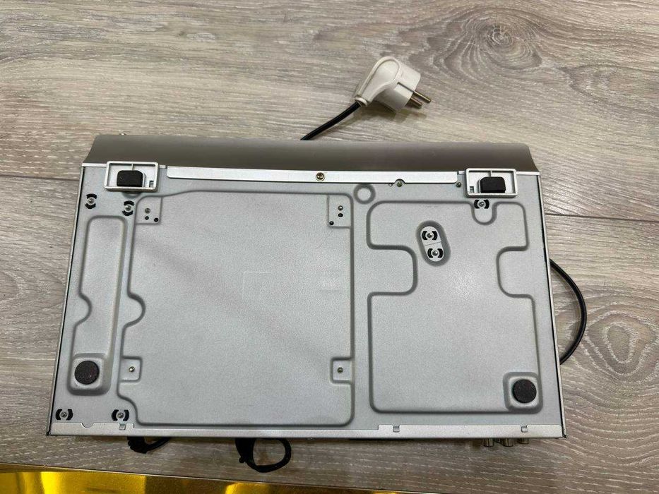 Продам DVD-плеер BBK DV311SI (серебристый) + диски в подарок