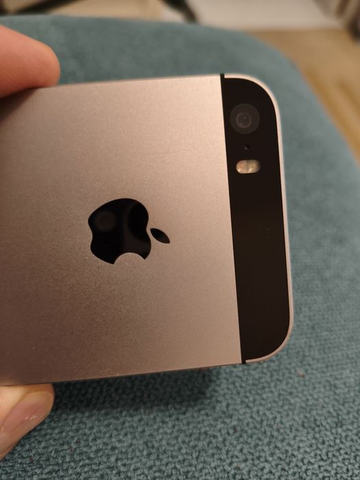 iPhone  5 SE, 32 Gb идеальное состояние