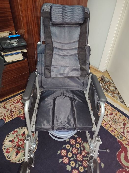 Vand scaun cu rotile pliabil