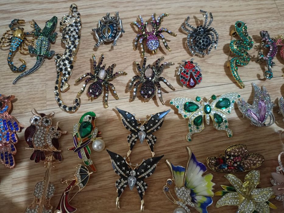 Брошки. Новые. Разные