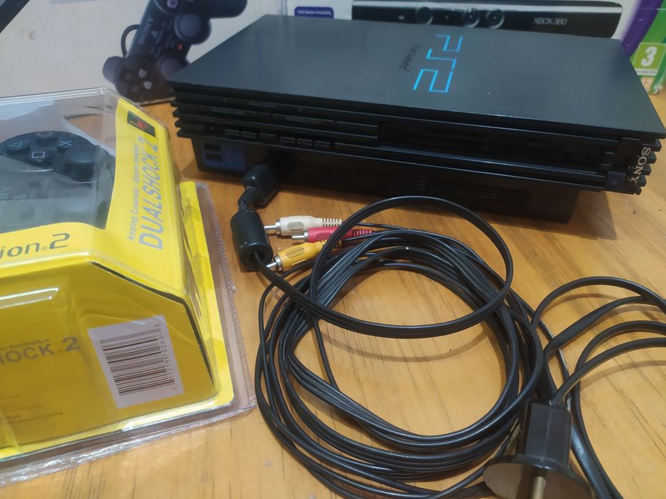 PlayStation 2 fat hardligi srochni sotiladi