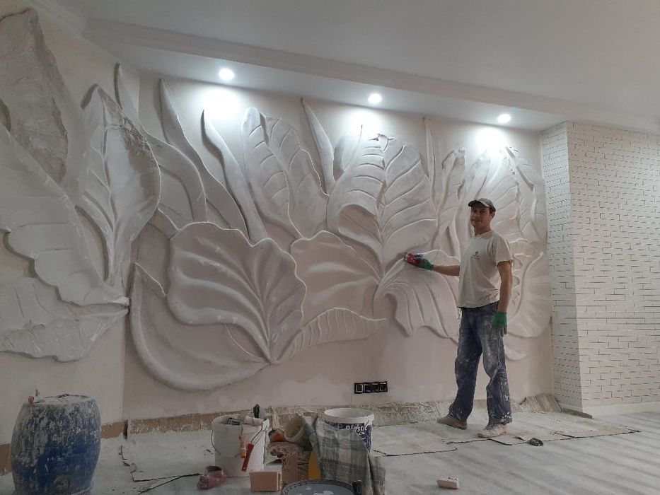 Барельеф,  художник в Алматы.