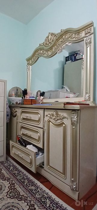 Спальни гарнитур сотилади