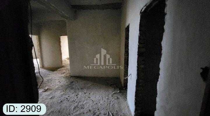 kritiy eski stadion tarafda 2 xonali karobka kvartira sotiladi №2909