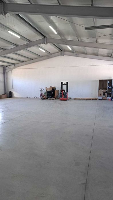 Dau în chirie spațiu comercial