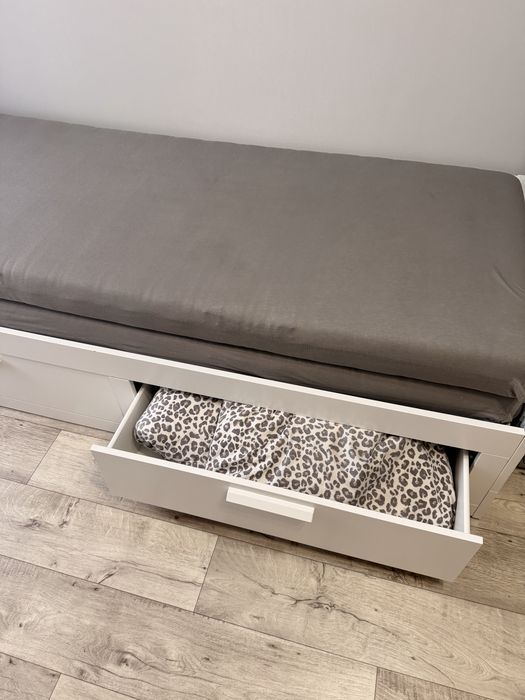 Продам кровать Ikea с матрасами