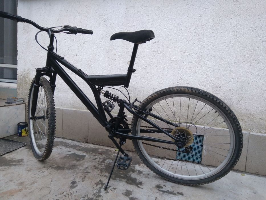 Vand bicicleta montan bike în bună stare de functionare