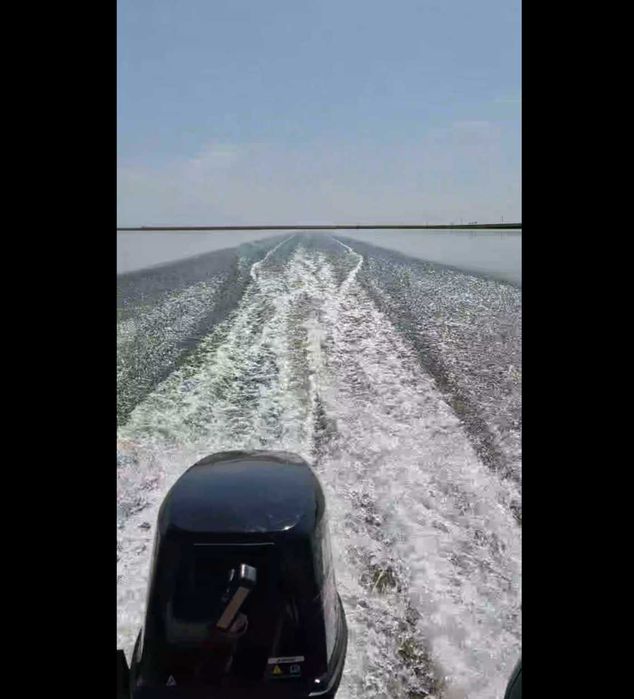 Продам лодку с двигателем Mercury 9.9