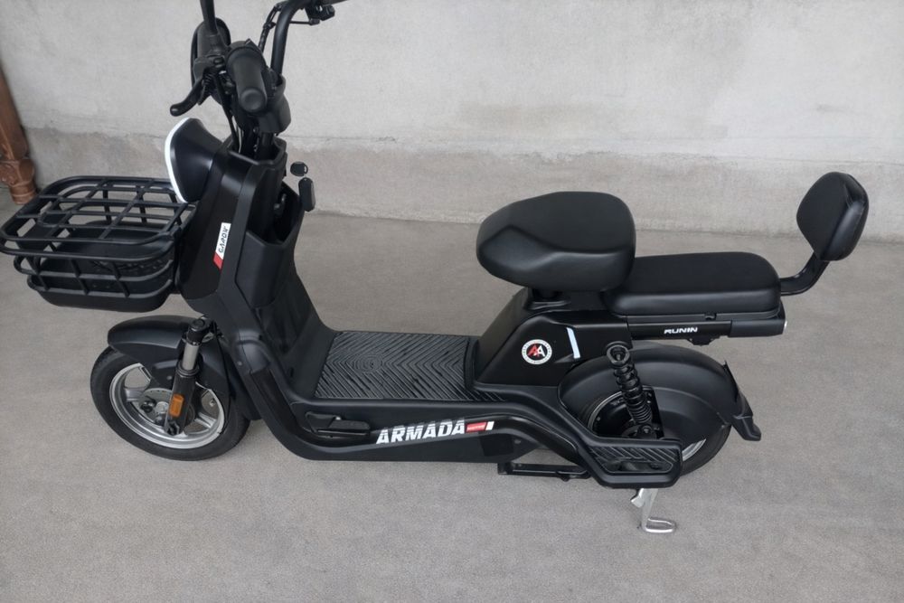 Электронная самокат. Скутер