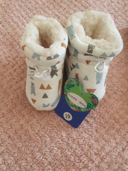 Бебешки дрешки и играчки