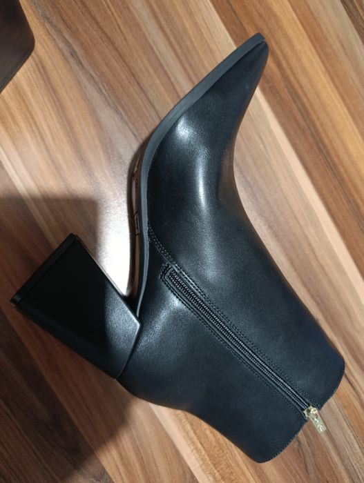 Guess
Размер: 8(41)
Ток 8 см